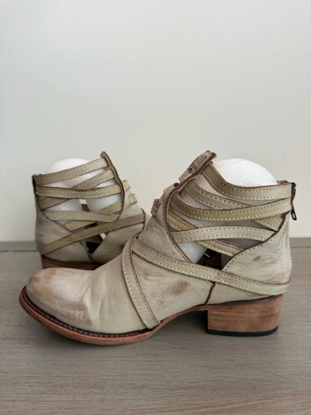 Freebird by Steven STAIR Distressed In Ice Leather Ankle Boots Size 7 Booties